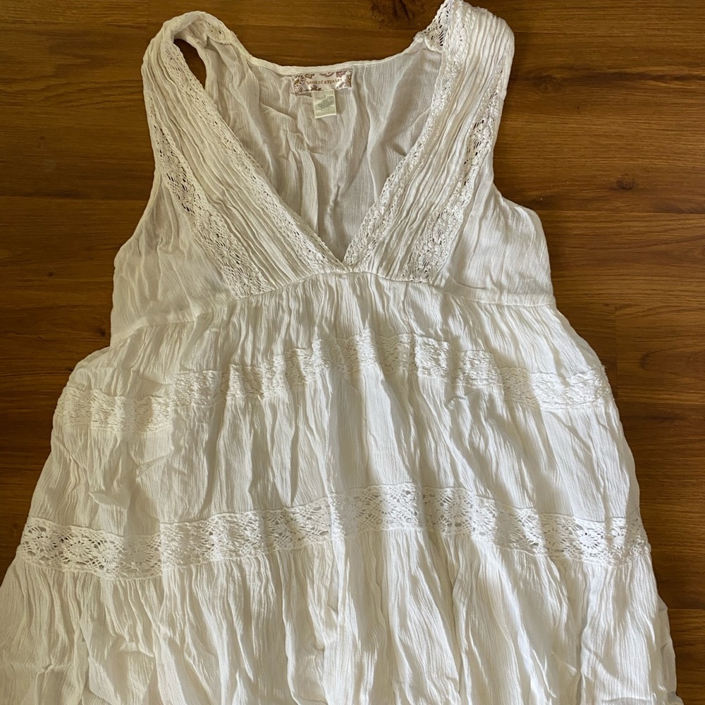 White flowy dress!